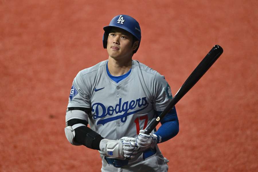 Shohei Ohtani maakte woensdag in Seoul zijn officiële debuut voor de Los Angeles Dodgers tegen de San Diego Padres
