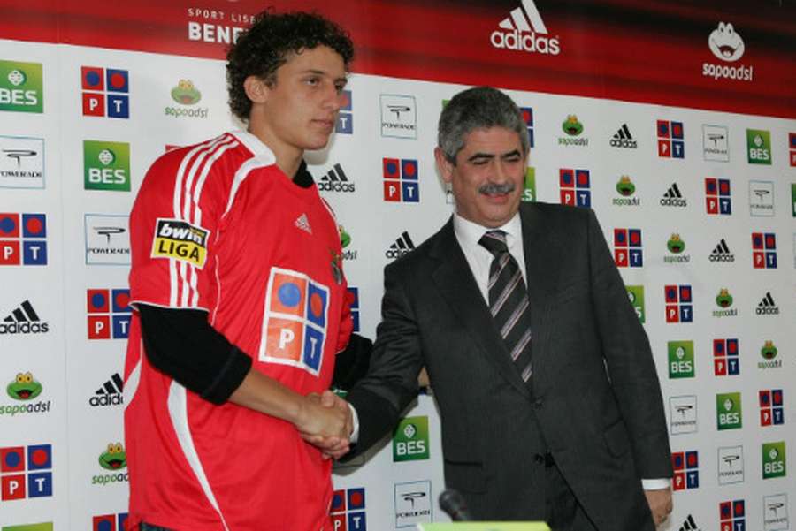 David Luiz apresentado por Luís Filipe Vieira no Benfica, em 2006