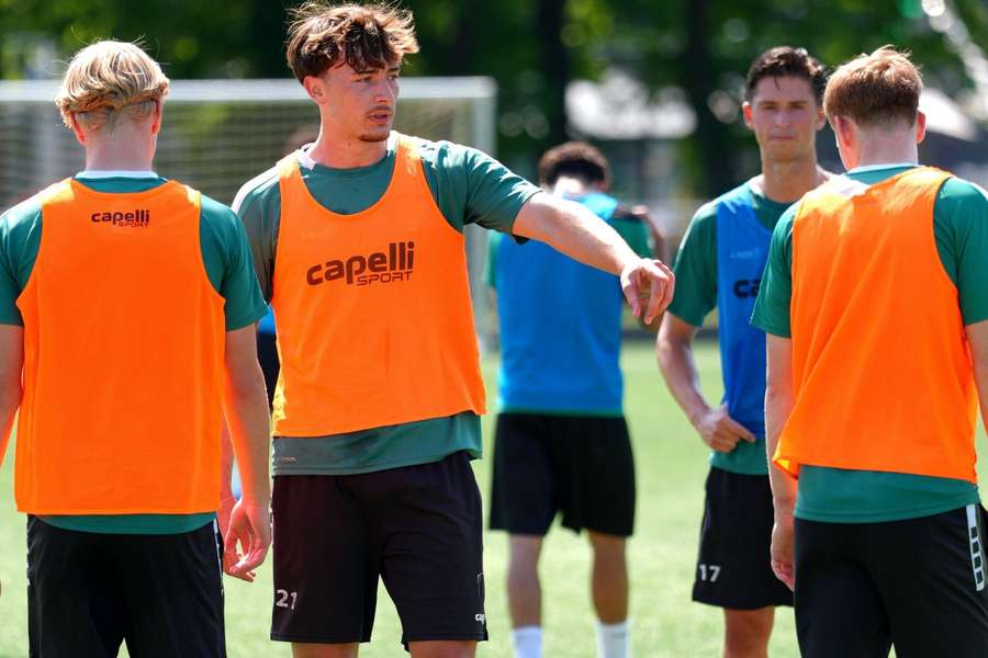 Tommy Lavery assinou pelo Gateshead até 2028