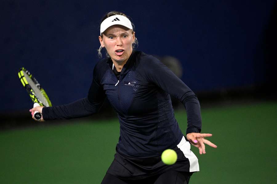 Caroline Wozniacki var eller kommet fint i gang med sin første kamp ved Indian Wells.