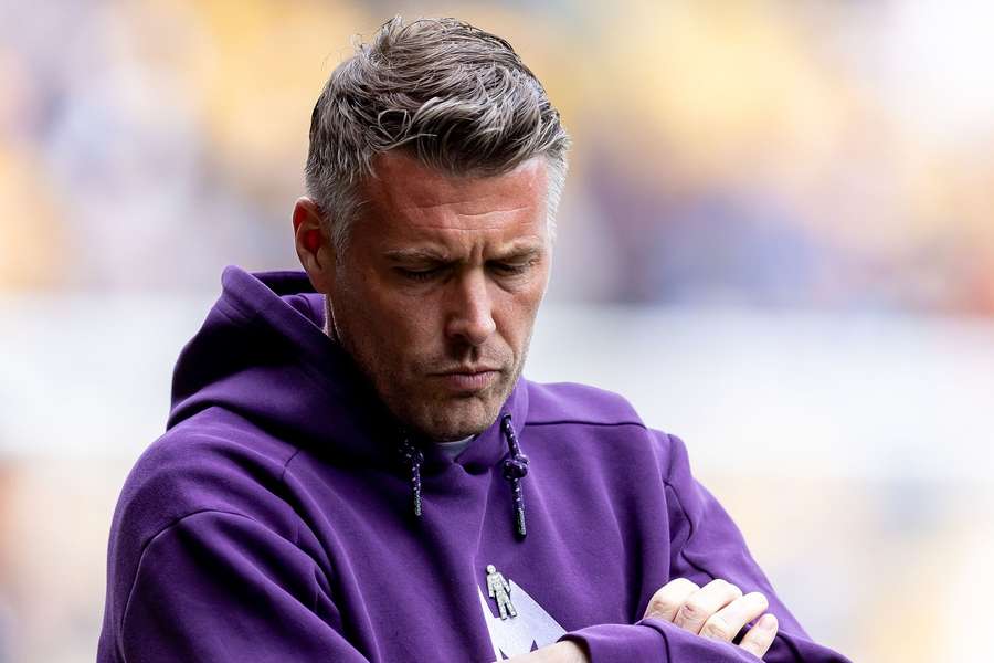 Rob Edwards frustrated as Wolves held by 10-man Sunderland Rob Edwards frustrated as Wolves held by 10-man Sunderland