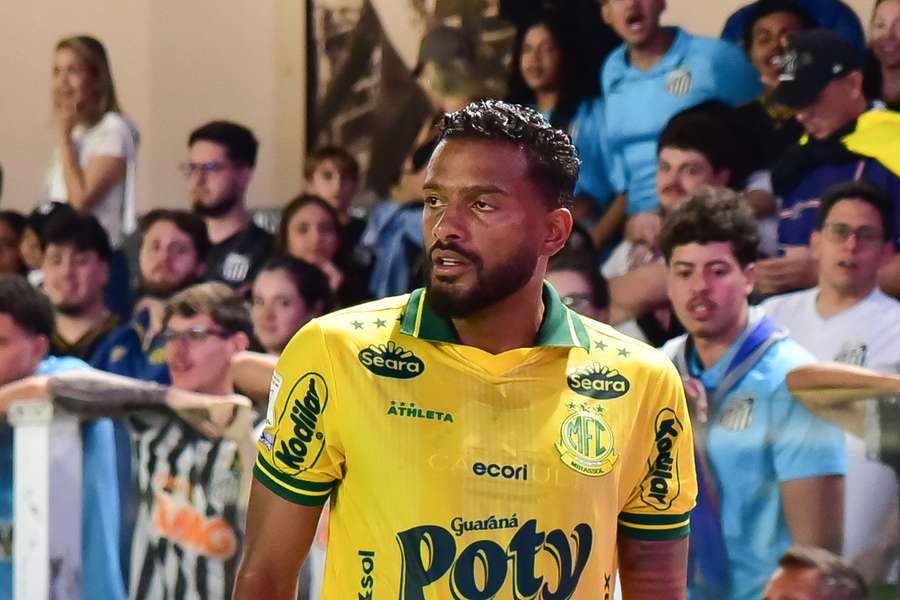 O lateral do Mirassol não foi bem recebido na Vila O lateral do Mirassol não foi bem recebido na Vila