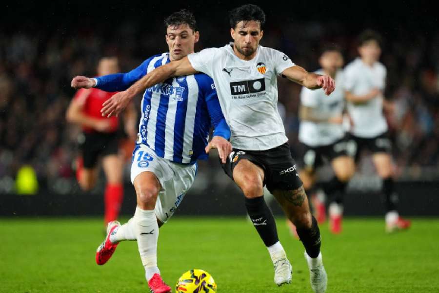 Boyé y Cömert, en un duelo Boyé y Cömert, en un duelo