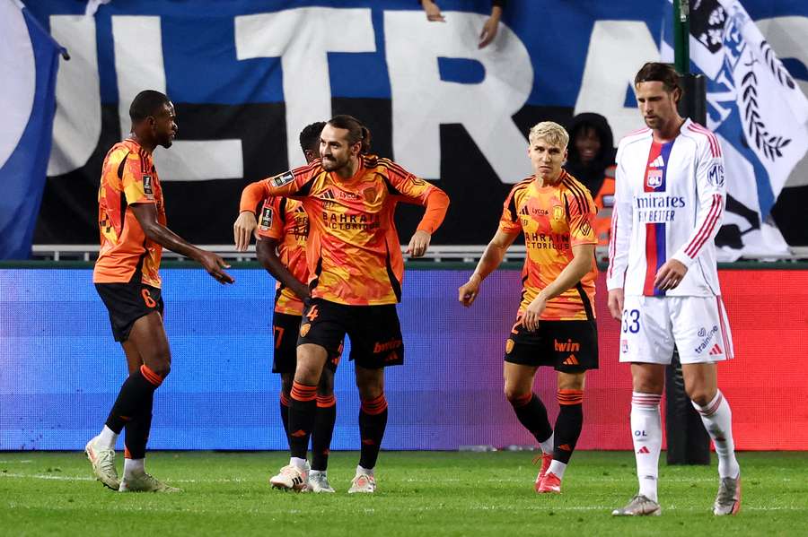 Le milieu de terrain du Paris FC Vincent Marchetti célèbre son but lors du match de Ligue 1 entre le Paris FC et l'Olympique Lyonnais au stade Jean-Bouin, le 29 octobre 2025. Le milieu de terrain du Paris FC Vincent Marchetti célèbre son but lors du match de Ligue 1 entre le Paris FC et l'Olympique Lyonnais au stade Jean-Bouin, le 29 octobre 2025.