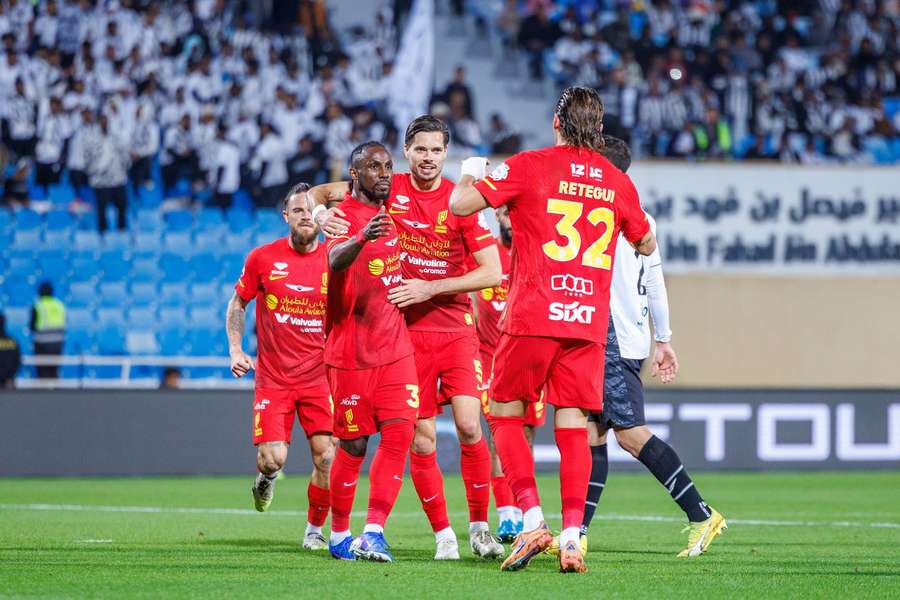 Julian Quiñones fez um hat-trick Julian Quiñones fez um hat-trick