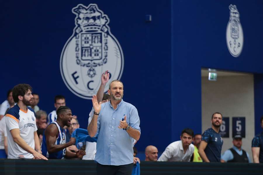 Fernando Sá não encontrou resposta para travar o Benfica Fernando Sá não encontrou resposta para travar o Benfica