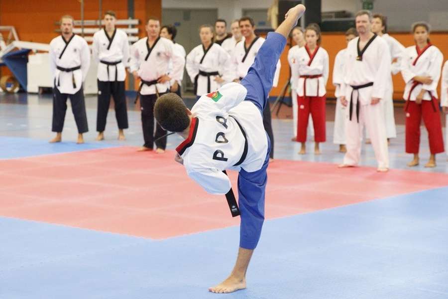 Praticante de taekwondo Praticante de taekwondo