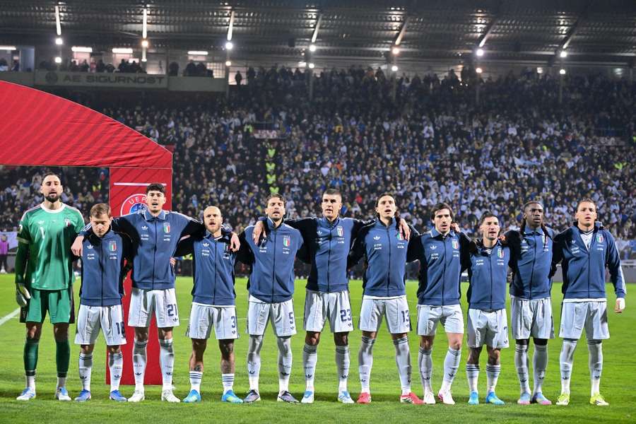 Los jugadores de Italia cantan el Fratelli d'Italia en Zenica