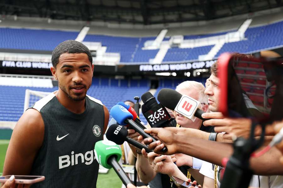 Colwill durante entrevista no Sports Illutrated Stadium, em Nova Jersey