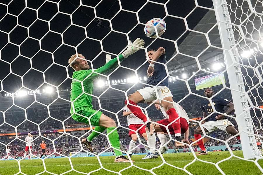 Sent mål af Mbappe giver Frankrig 2-1 sejr: Danmark nu tvunget til sejr over Australien