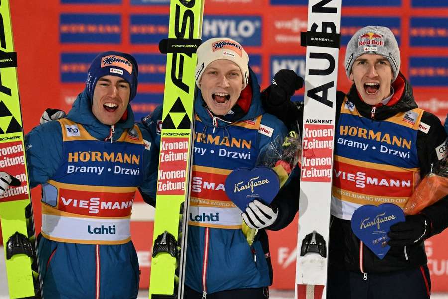 Kraft, Hoerl i Tschofenig podczas konkursu drużynowego w Lahtii. Wszyscy dziś stanęli na podium w Trondheim
