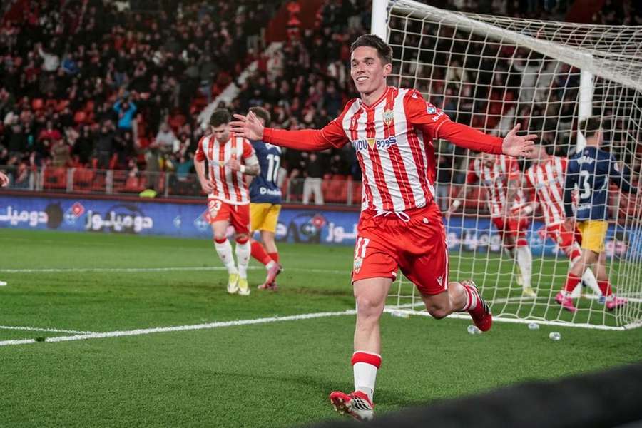 Arribas festeja pelo Almería