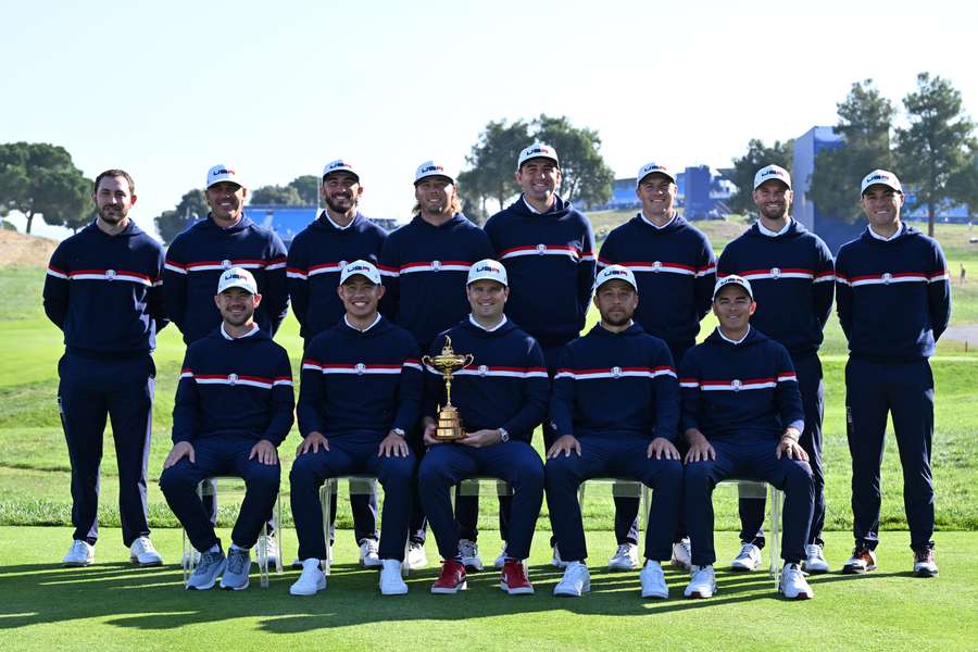 Les Américains avec leur trophée.