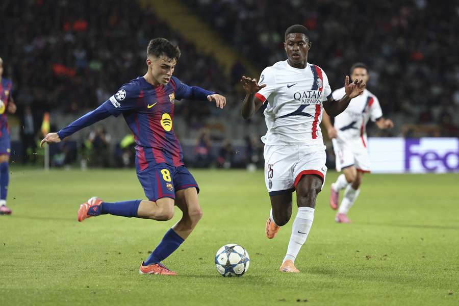 Nuno Mendes marca a Pedri
