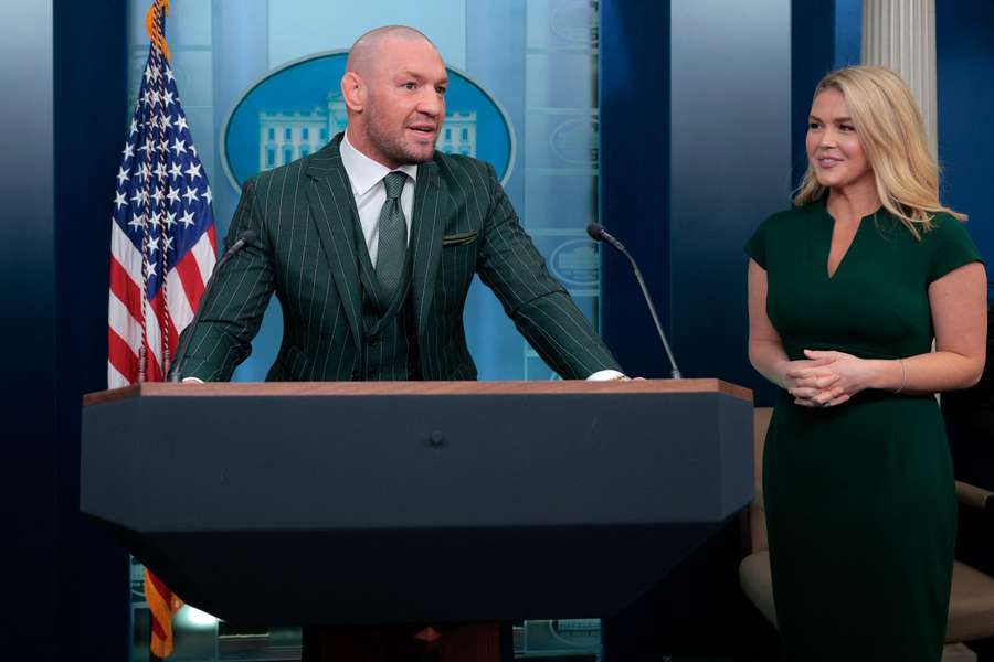 Conor McGregor, fotografiado mientras hablaba en la Casa Blanca