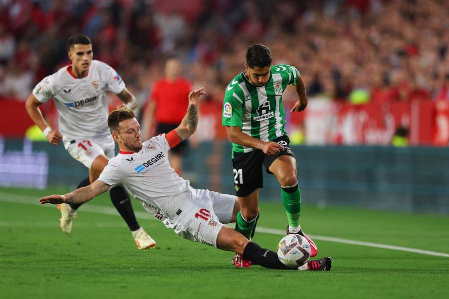 Ivan Rakitic puts a tackle in on Real Betis' Ayoze Perez