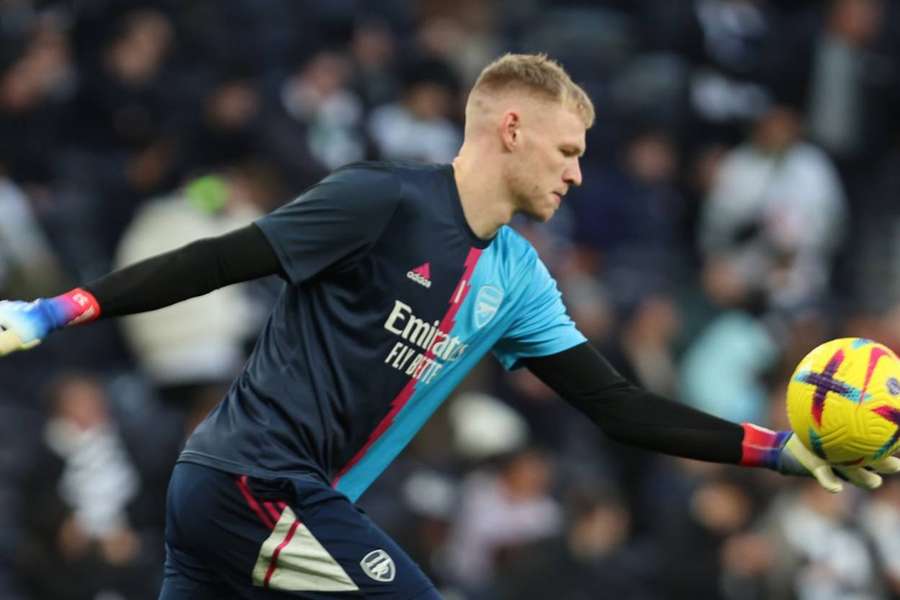 Brankár Arsenalu sa stal obeťou nepríjemného útoku.