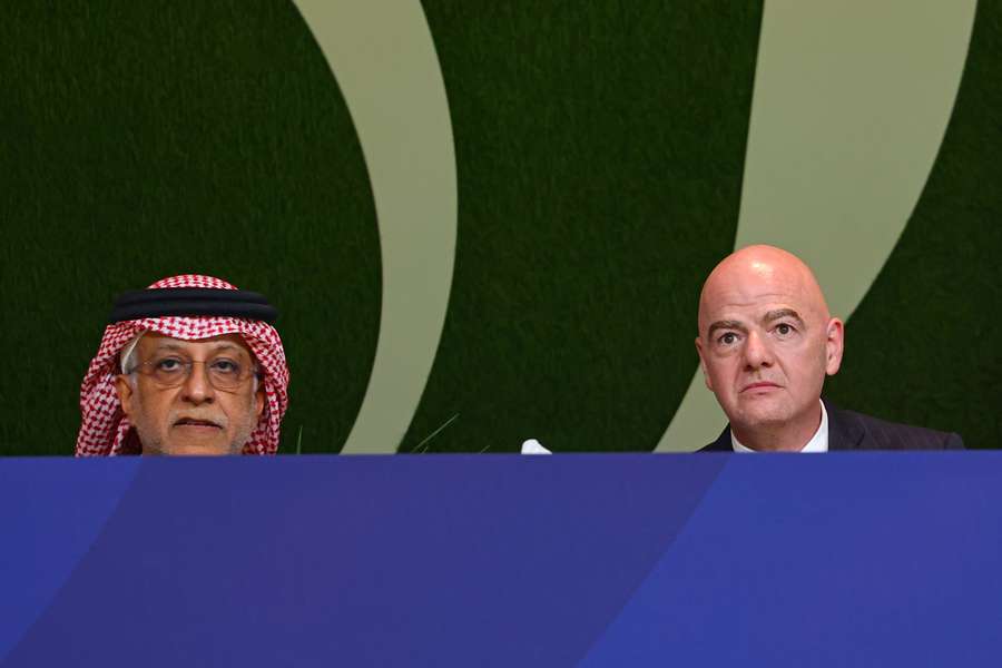 Al-Khalifa mit FIFA-Präsident Infantino bei der WM in Katar