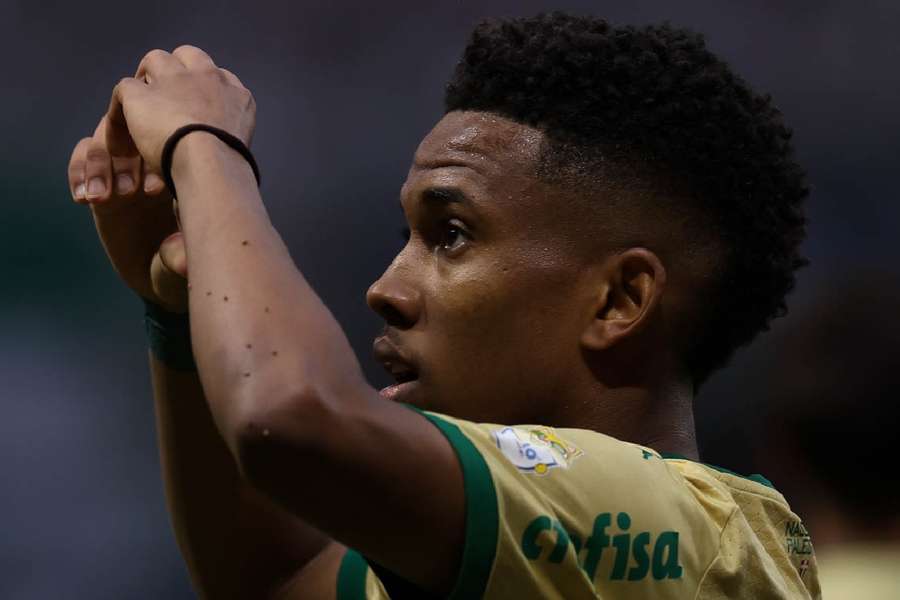 Estêvão já é o vice-artilheiro do Brasileirão, com nove gols marcados