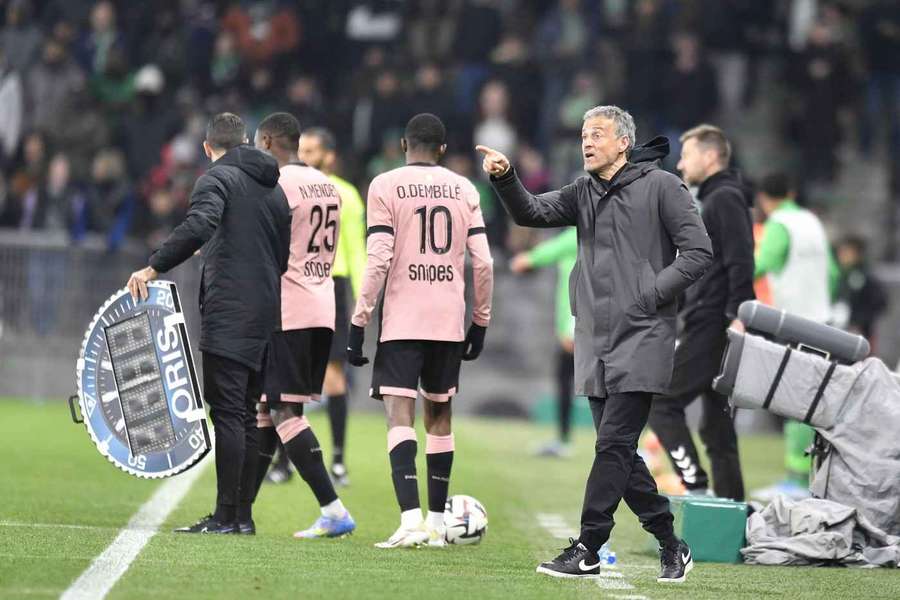 Luis Enrique during PSG's match against Saint-Etienne.