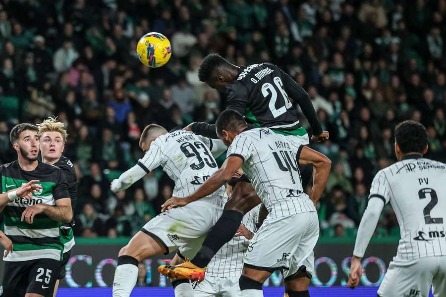 Miguel Menino no lance do golo de Diomande