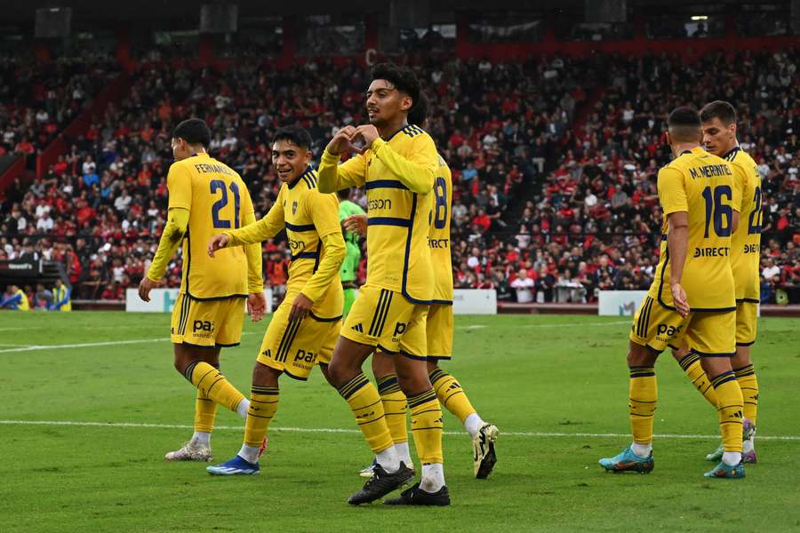 Cristian Medina celebra el primer gol de Boca