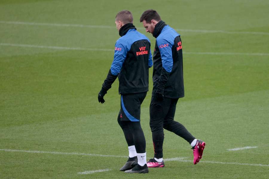 Marco Verratti aux côtés de Lionel Messi ce matin.