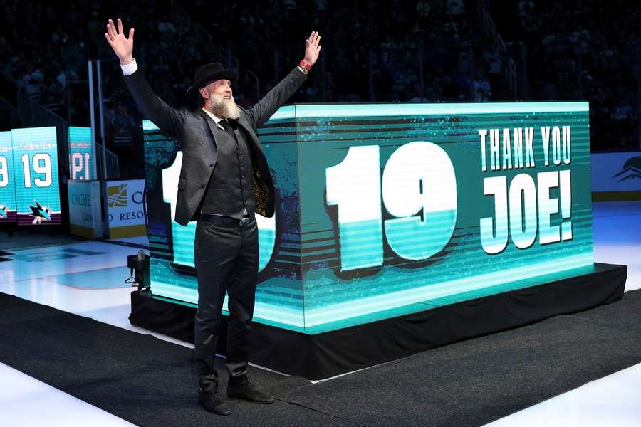 Thornton se dočkal pocty, Sharks vyřadili jeho číslo 19.