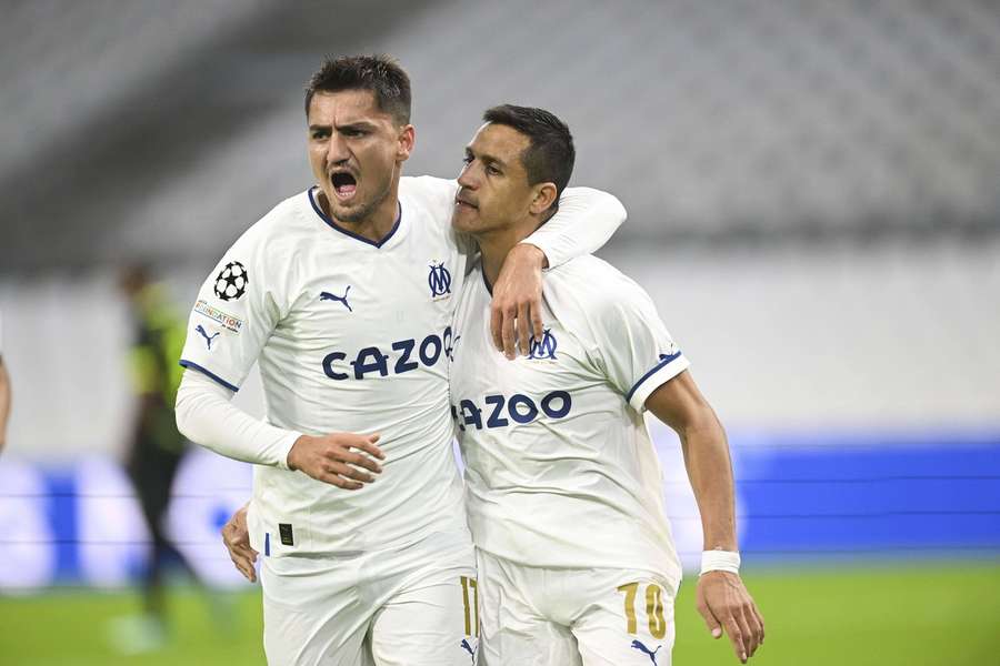 Alexis Sanchez et Ünder célébrant avec rage l'égalisation de Marseille face au Sporting. 