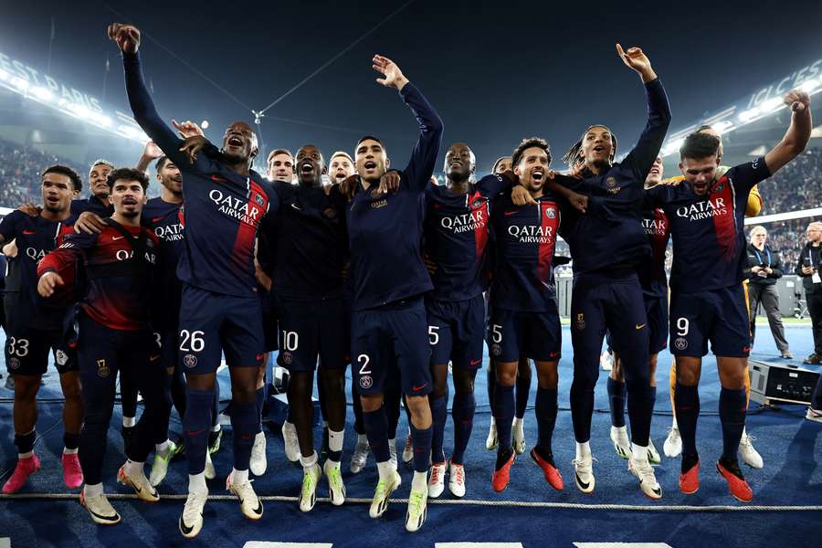 Jogadores do PSG nas comemorações da vitória diante do Marselha