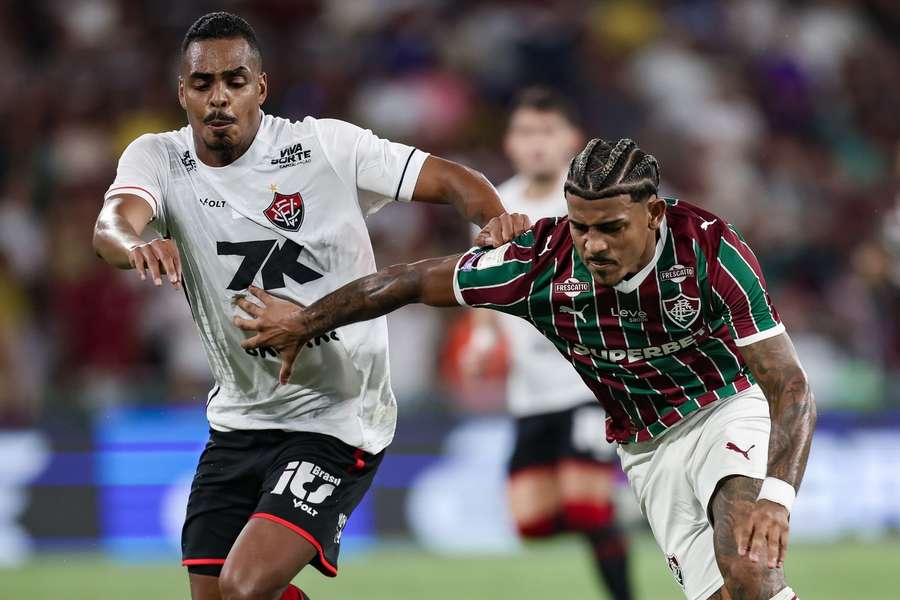 Fluminense e Vitória empataram em jogo de 4 gols no Maracanã