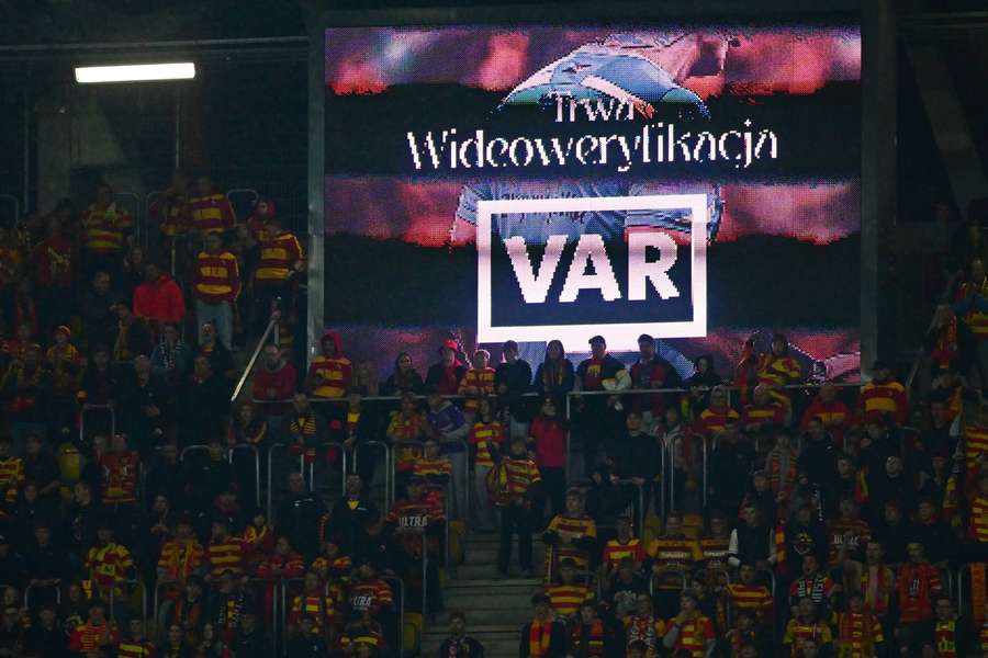 Kolegium Sędziów nie nadąża z analizami, Jagiellonia oficjalnie chce wyjaśnień Kolegium Sędziów nie nadąża z analizami, Jagiellonia oficjalnie chce wyjaśnień