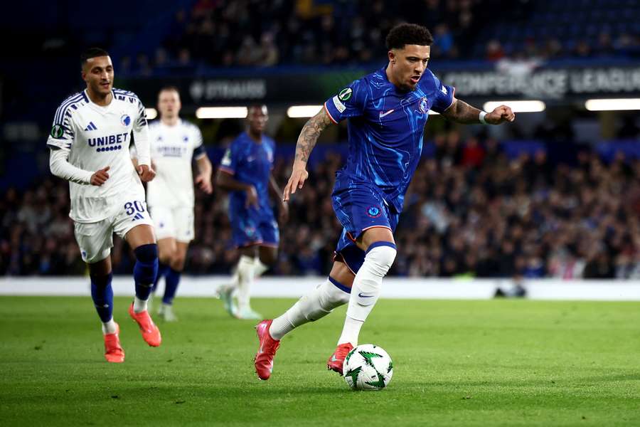 Jadon Sancho runs with the ball during the UEFA Europa Conference League second-leg round of 16 football match between Chelsea Copenhagen 
