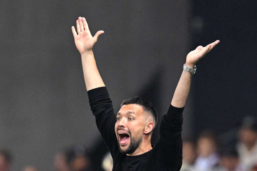 Francesco Farioli verzorgde donderdag zijn eerste Ajax-training op De Toekomst