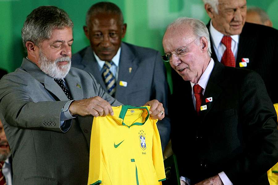 O presidente do Brasil prestou homenagem a Mário Jorge Lobo Zagallo