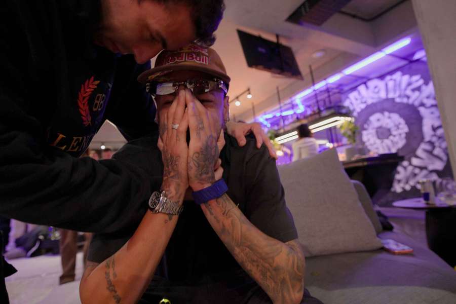 Neymar a izbucnit în lacrimi în momentul convocării sale pentru Cupa Mondială Neymar a izbucnit în lacrimi în momentul convocării sale pentru Cupa Mondială