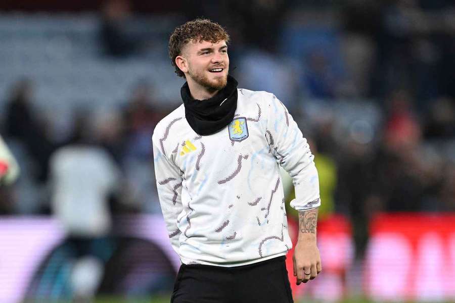 Harvey Elliott está no Aston Villa mas sem tempo de jogo