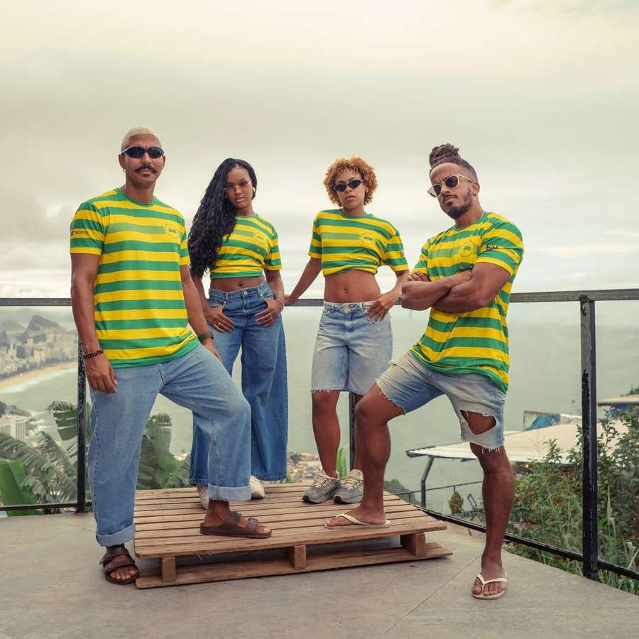 Os uniformes do Movimento Verde e Amarelo Os uniformes do Movimento Verde e Amarelo