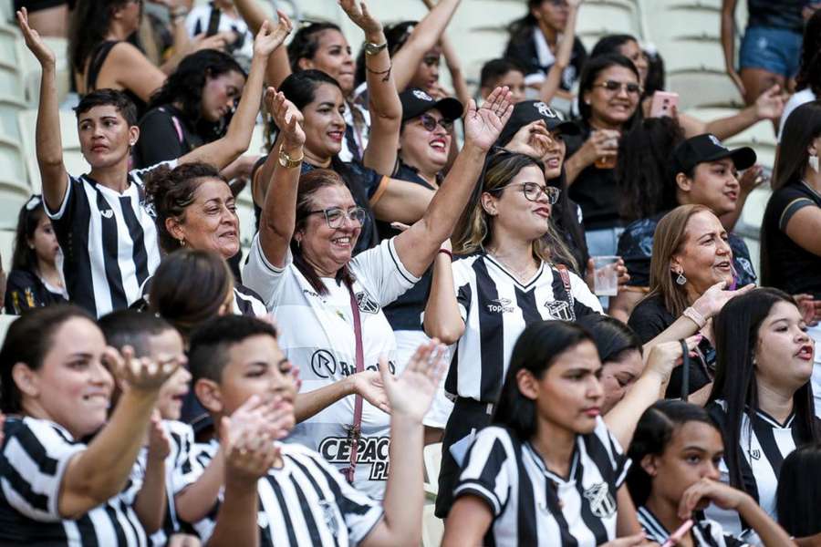 Torcida feminina do Ceará é convocada para jogo contra o Internacional Torcida feminina do Ceará é convocada para jogo contra o Internacional