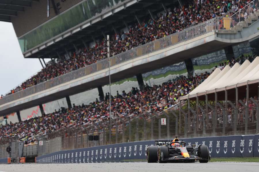 Verstappen ganó sin problemas el Gran Premio de España