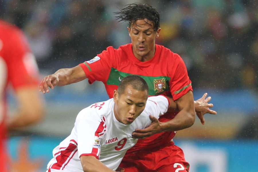 Bruno Alves diante da Coreia do Norte, em 2010