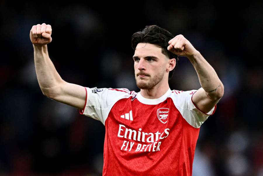 Shearer says if Arsenal beat West Ham then "the Premier League is pretty much theirs" Shearer says if Arsenal beat West Ham then "the Premier League is pretty much theirs"