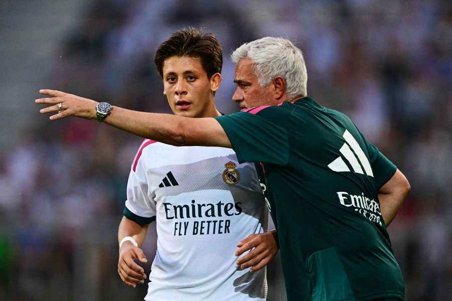 Real-Star Güler und sein Trainer Mourinho bei einem Testspiel in Klagenfurt Real-Star Güler und sein Trainer Mourinho bei einem Testspiel in Klagenfurt