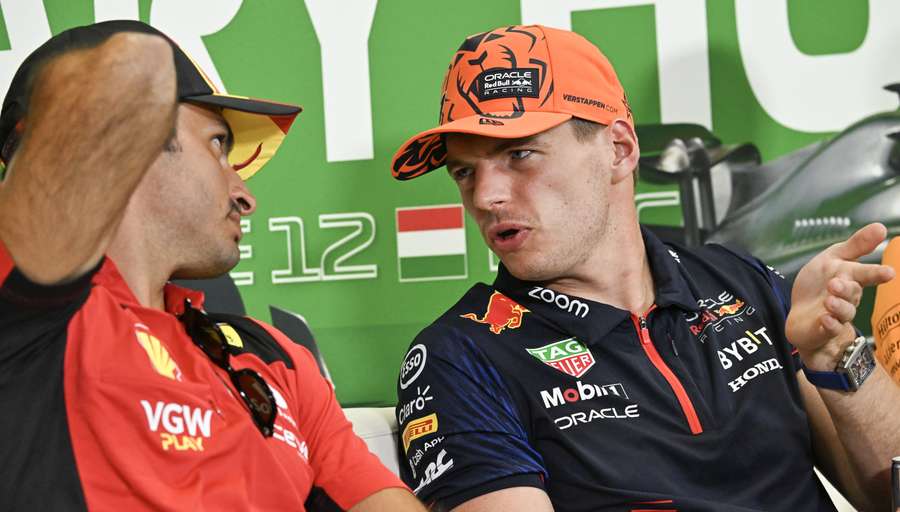 Sainz y Verstappen comparten rueda de prensa