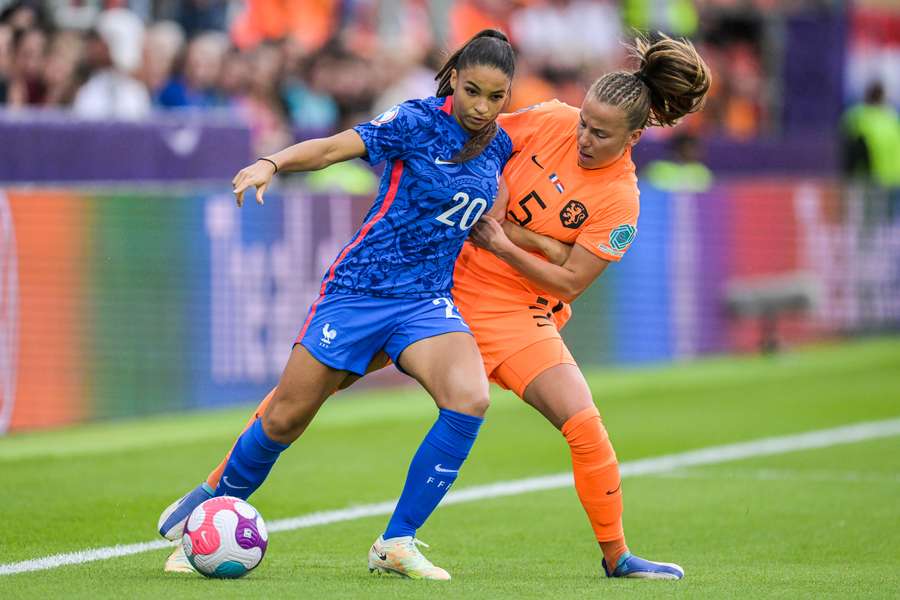 Cascarino in duel met Oranje Leeuwin Lynn Wilms