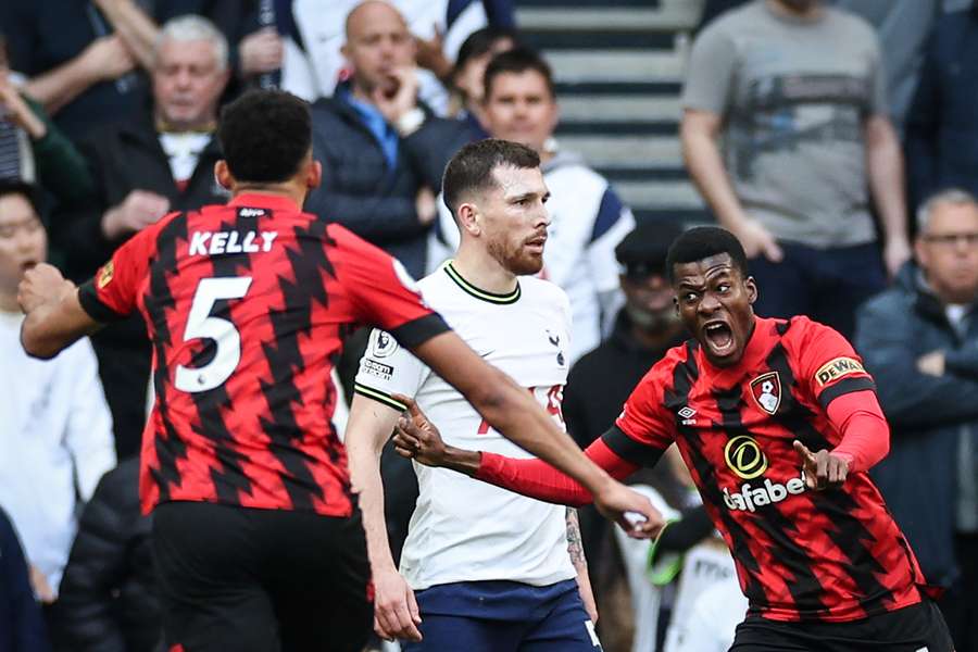 Ouattara vibra com gol da vitória do Bournemouth