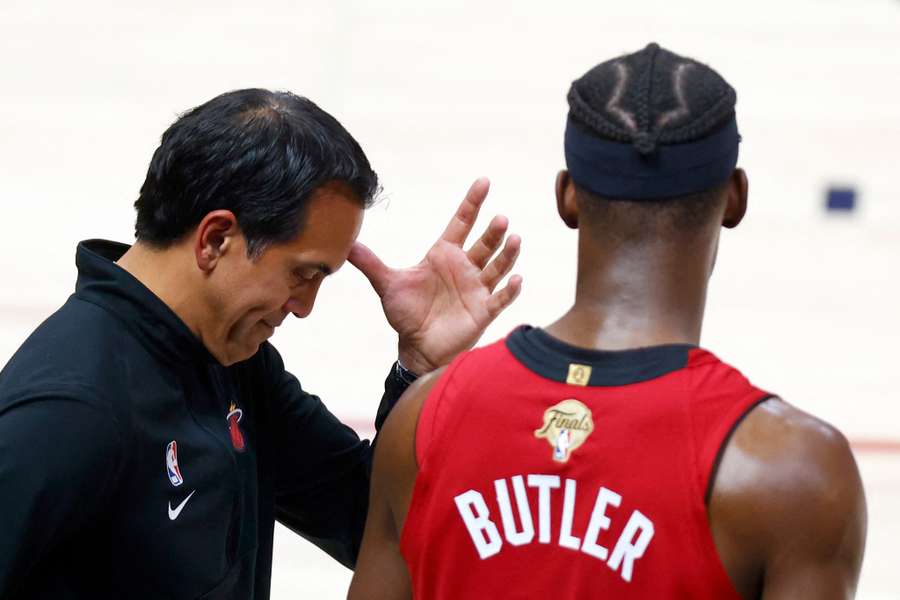 Spoelstra en Butler tijdens wedstrijd 4