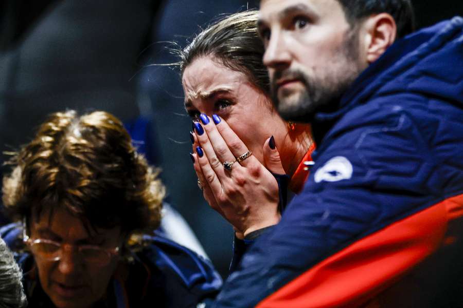 Suzanne Schulting in tranen na de A-finale van de 1000 meter