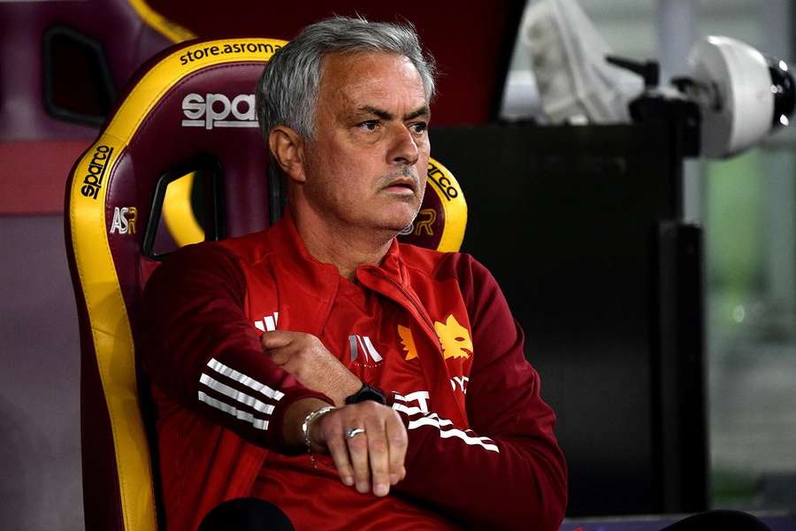 José Mourinho confirmou que Dybala não vai jogar na quinta-feira, para a Liga Europa