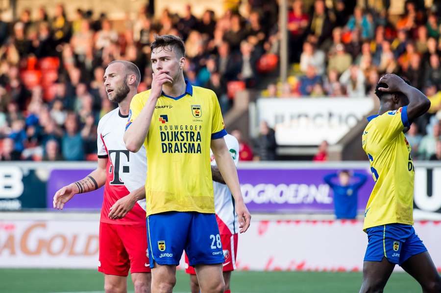 Roberts Uldrikis van SC Cambuur baalt na een gemiste kans